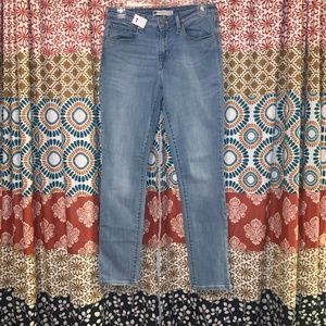 LEVI - MED RISE SKINNY JEANS SIZE 8